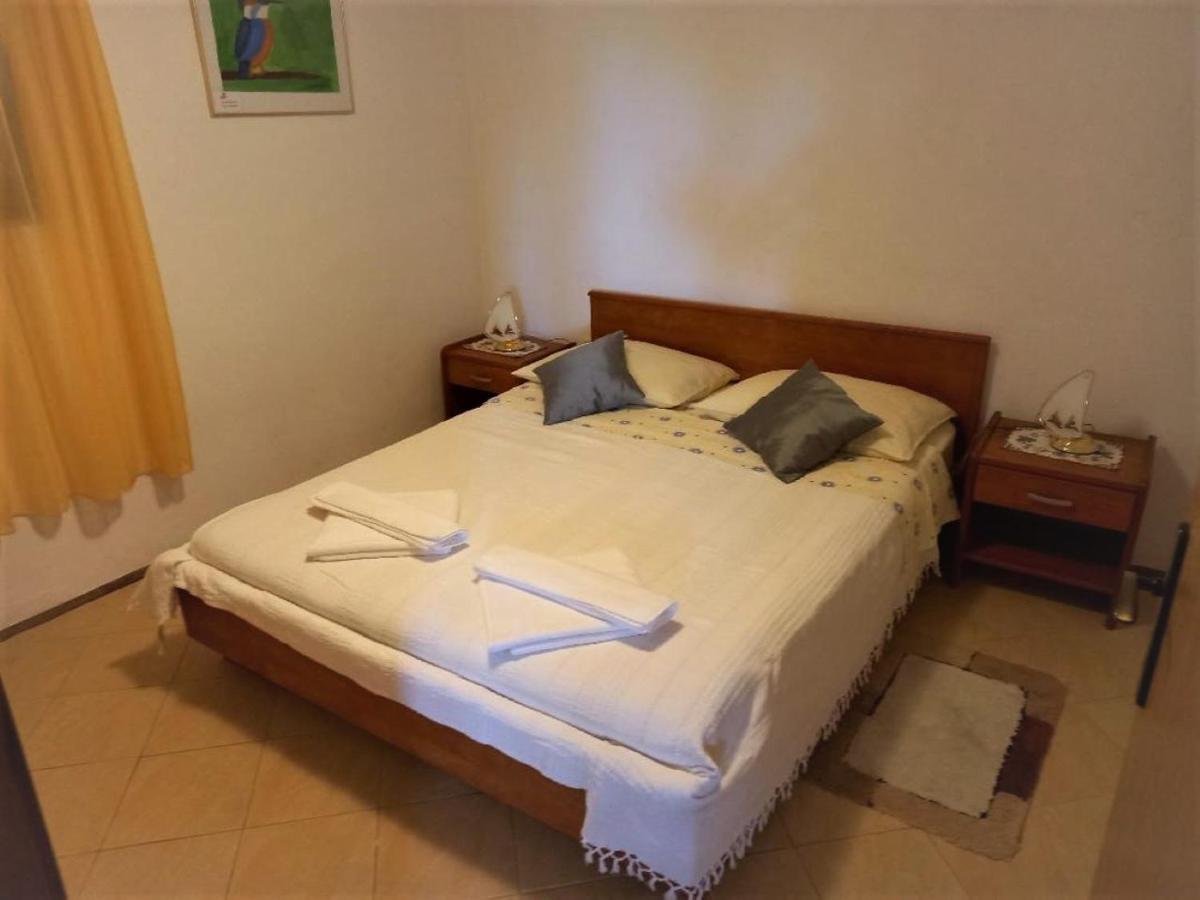 Apartmani Gracijela Karlobag Extérieur photo