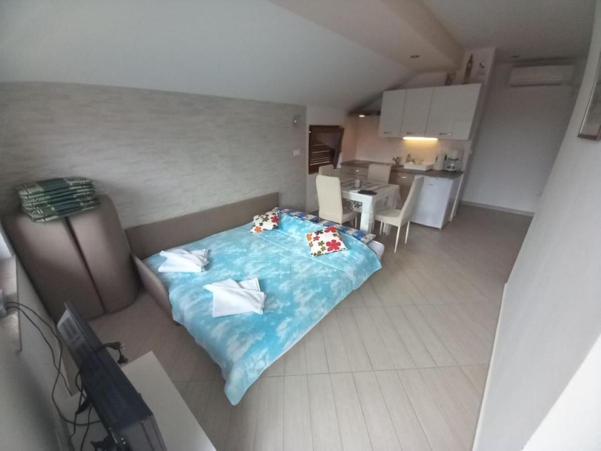 Apartmani Gracijela Karlobag Extérieur photo