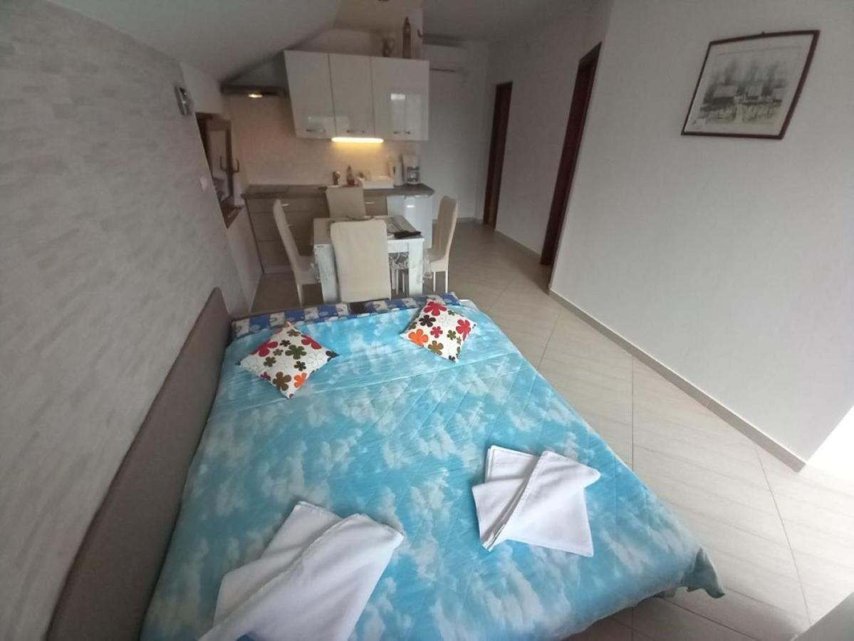 Apartmani Gracijela Karlobag Extérieur photo