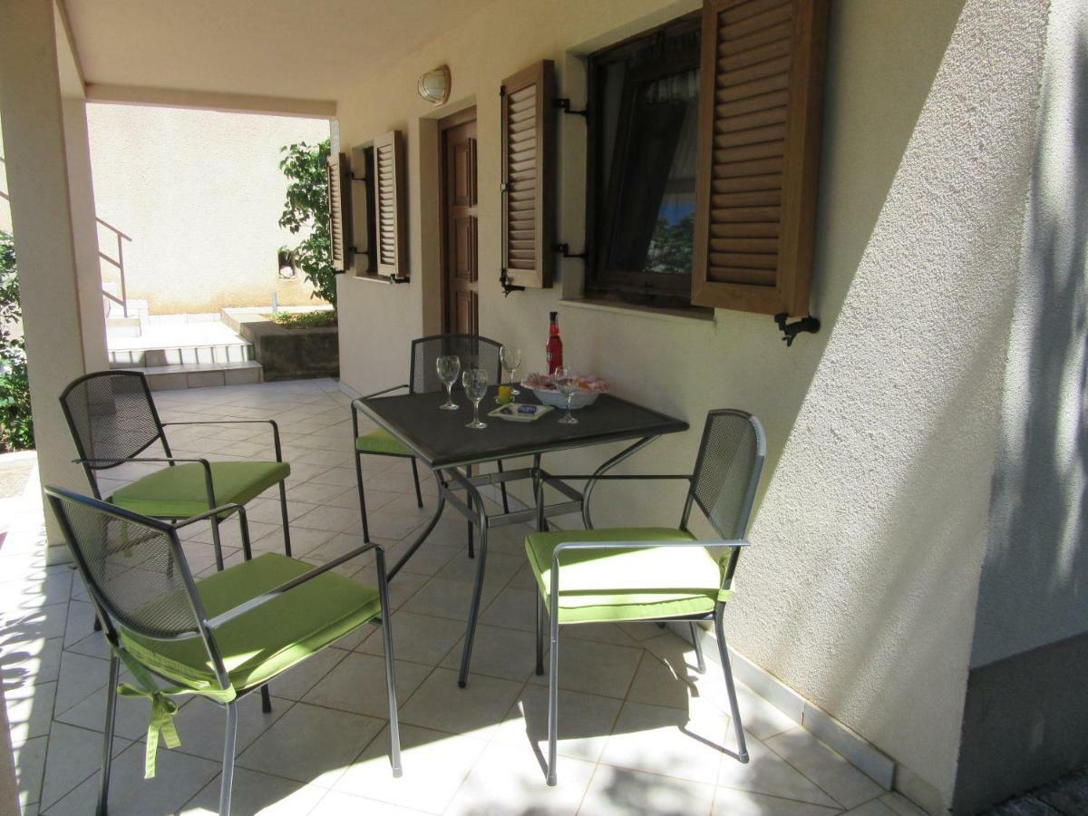 Apartmani Gracijela Karlobag Extérieur photo